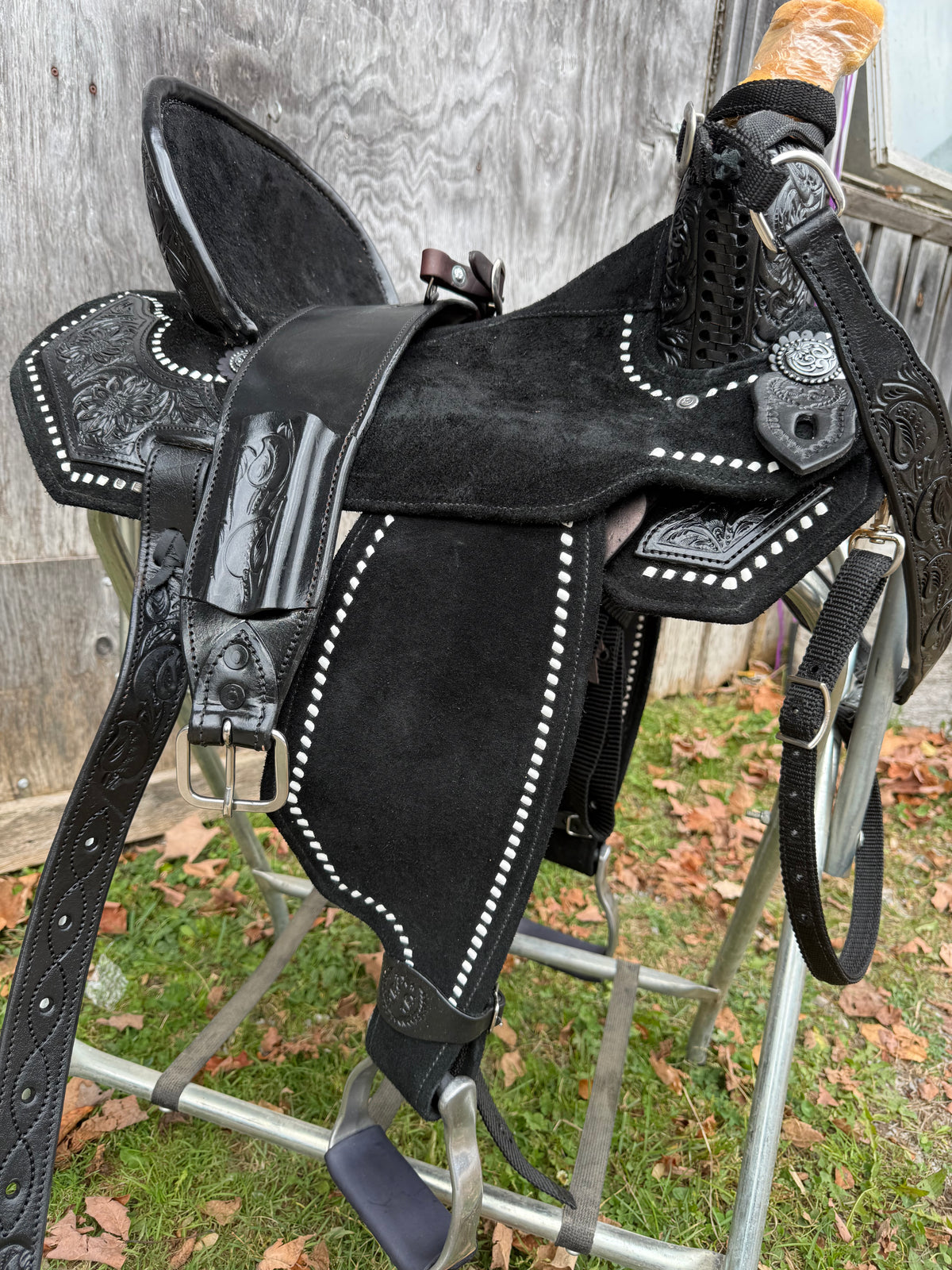 Silva Martin 15.5” Black/White Stitch Saddle 409