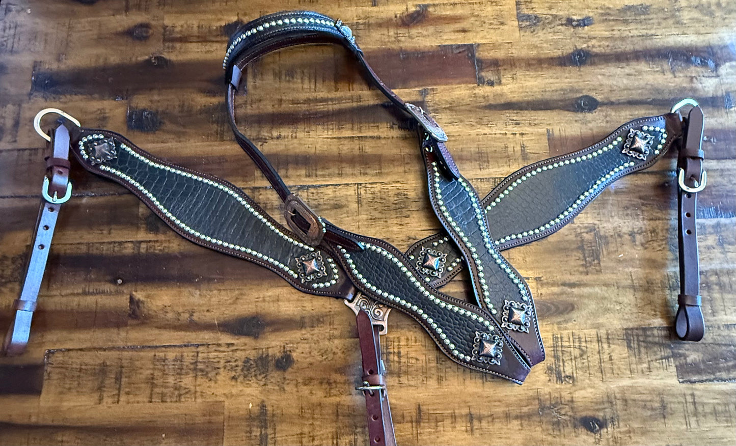 Elegant Black Tack Set